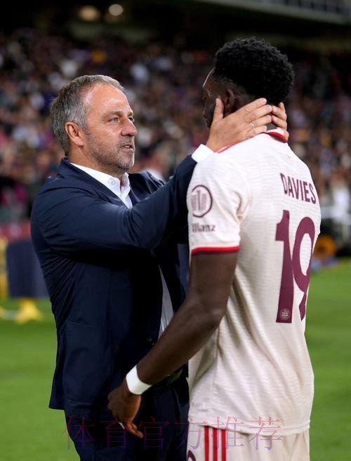 法尔克:弗里克想把戴维斯带到巴萨 皇马领先争夺战